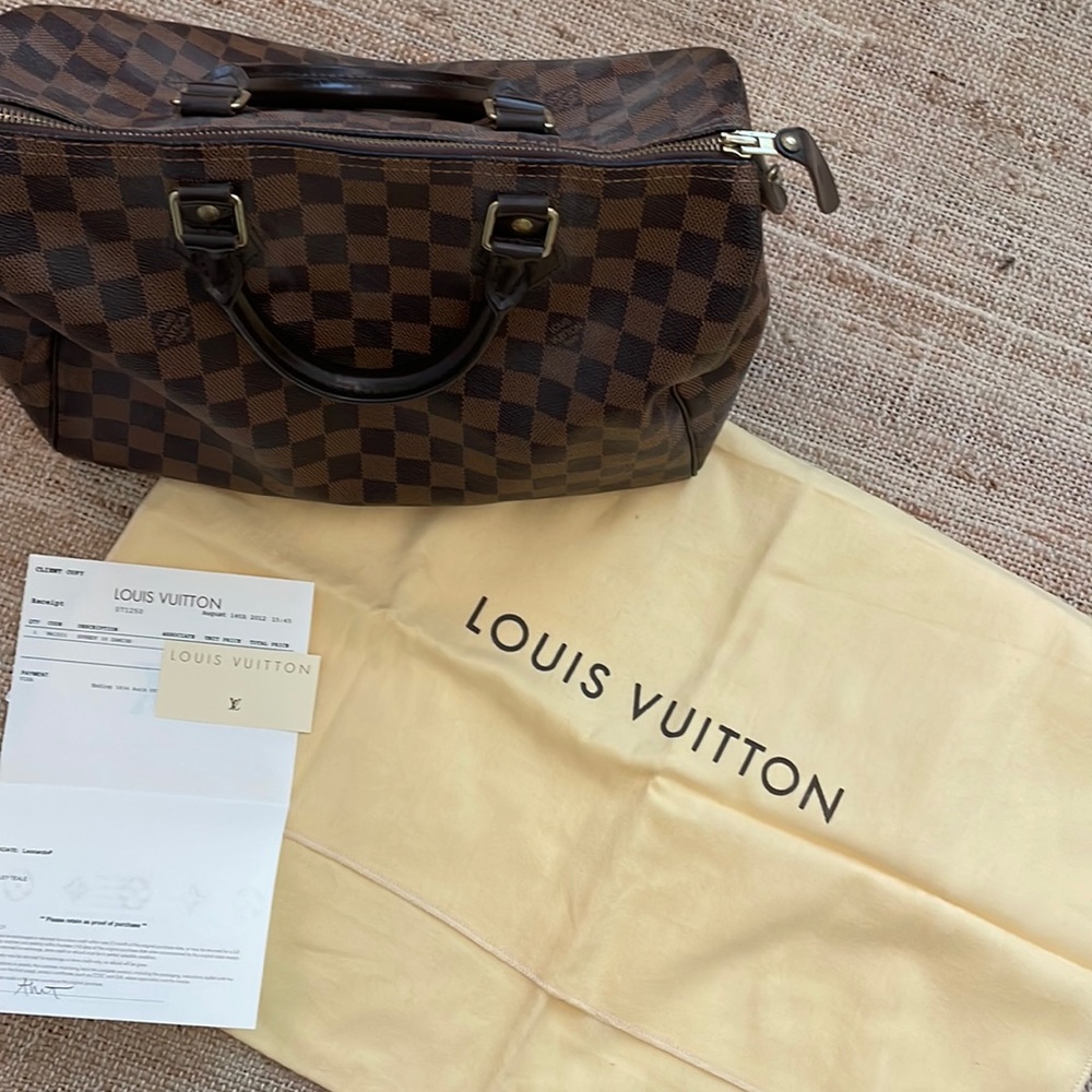 Barely used Louis Vuitton Speedy 30 in Damien Ebene!!